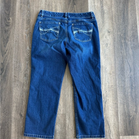 White House Black Market Cropped Jeans.  Women’s size 12. Great used condition! - Picture 7 of 10